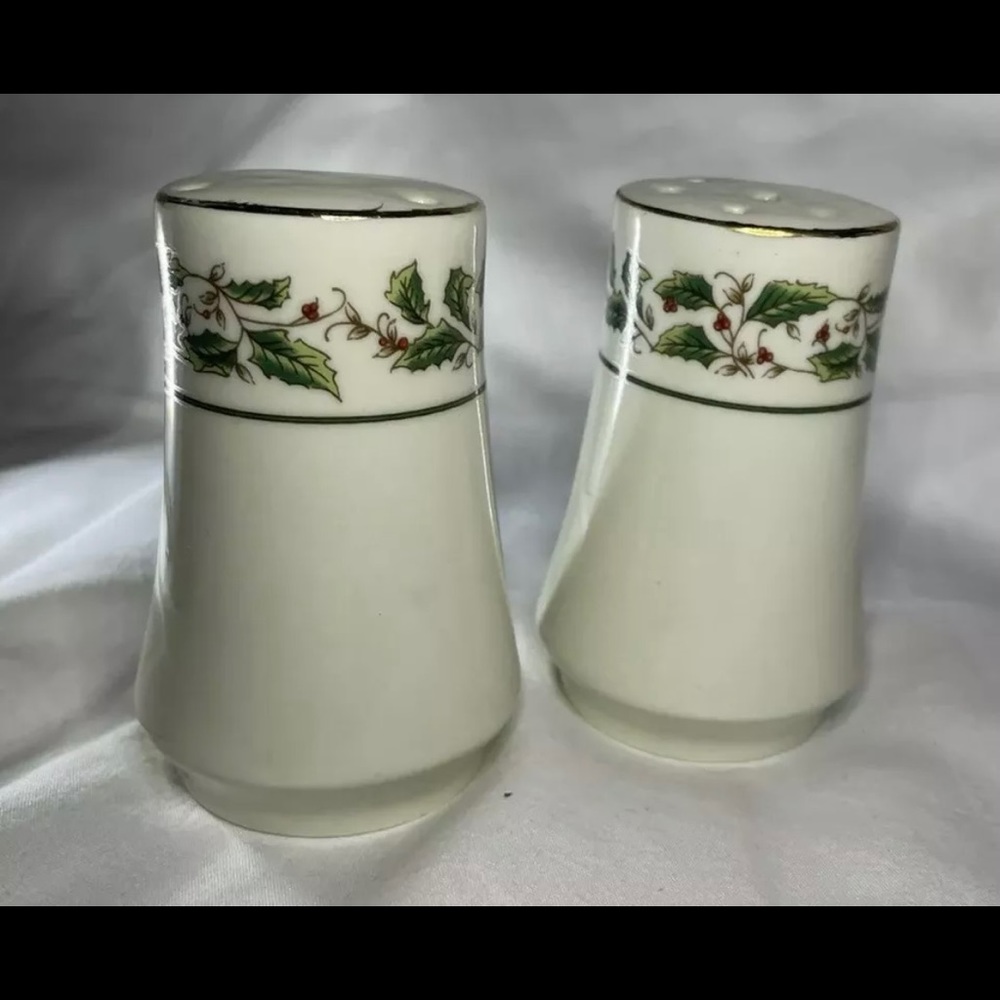 Salt and Pepper Shakers. - Picture 5 of 5